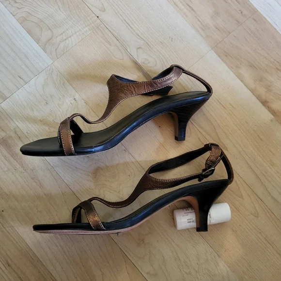 Donald J. Pliner Women's Bronze Sandals - Picture 2 of 6